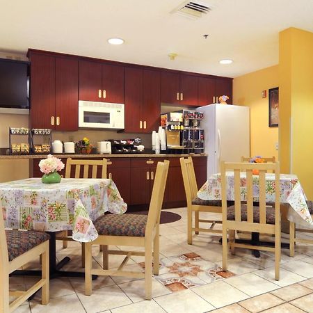 Hometown Inn & Suites Jacksonville Butler Blvd./Southpoint Esterno foto