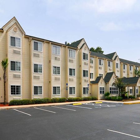 Hometown Inn & Suites Jacksonville Butler Blvd./Southpoint Esterno foto