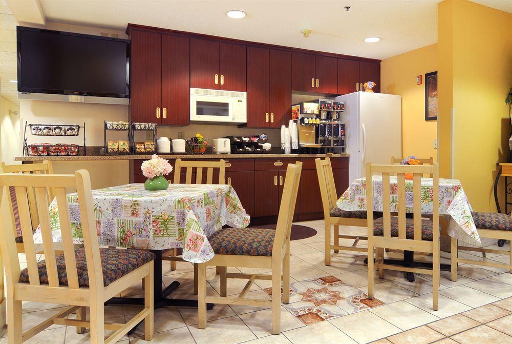 Hometown Inn & Suites Jacksonville Butler Blvd./Southpoint Esterno foto
