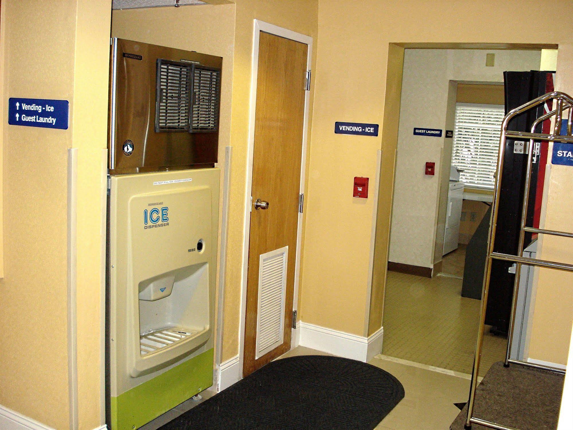 Hometown Inn & Suites Jacksonville Butler Blvd./Southpoint Esterno foto