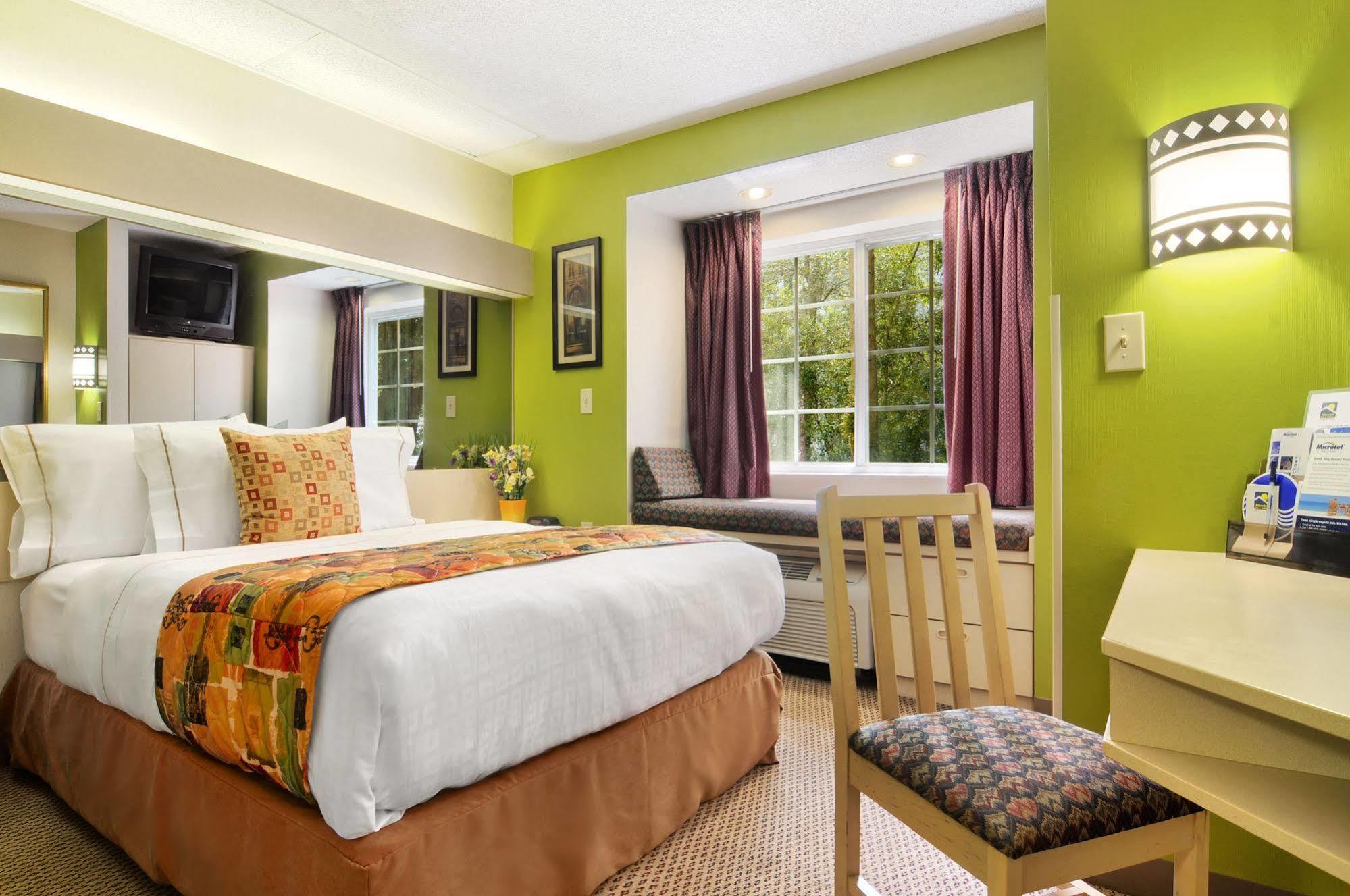 Hometown Inn & Suites Jacksonville Butler Blvd./Southpoint Esterno foto