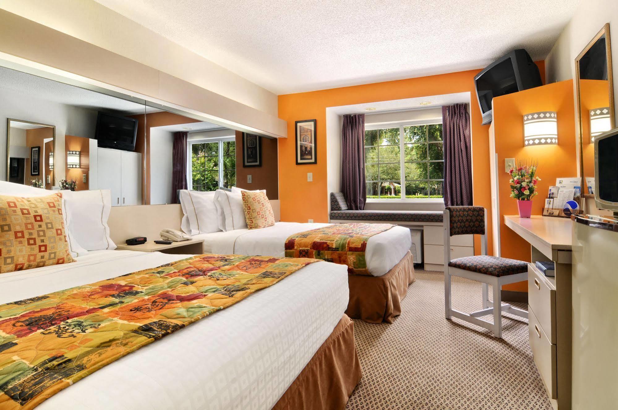 Hometown Inn & Suites Jacksonville Butler Blvd./Southpoint Esterno foto