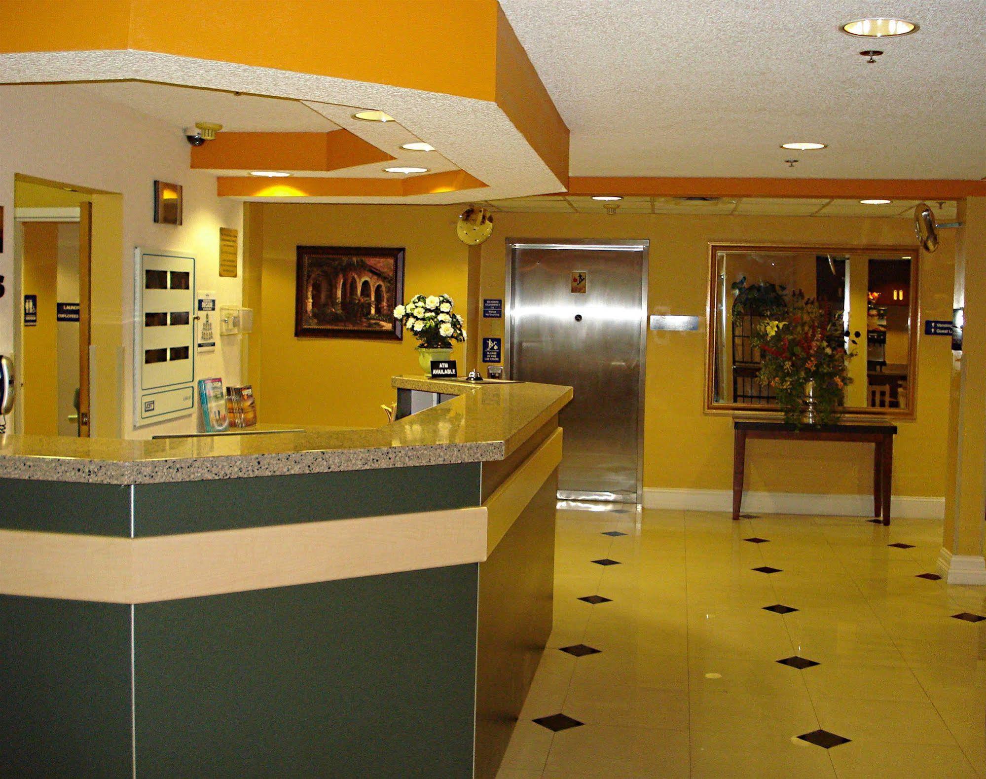 Hometown Inn & Suites Jacksonville Butler Blvd./Southpoint Esterno foto